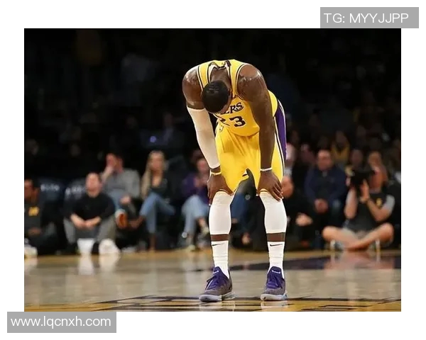 勒布朗-詹姆斯因伤缺席下场比赛,球迷心疼不已 勒布朗-詹姆斯因伤缺席下场比赛,球迷心疼不已