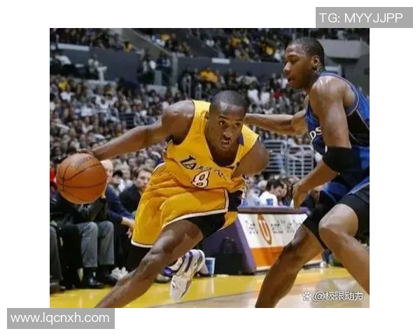 投篮高手科比重返赛场展示神技,球迷热情迎接 投篮高手科比重返赛场展示神技,球迷热情迎接