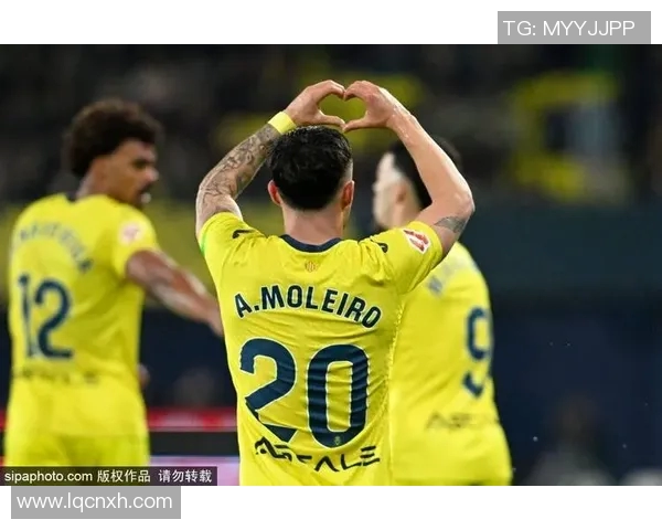 瓦伦西亚连续失利,主帅下课传闻再起,球迷呼吁留任 瓦伦西亚连续失利,主帅下课传闻再起,球迷呼吁留任